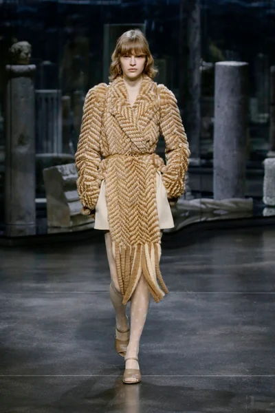 Look 7